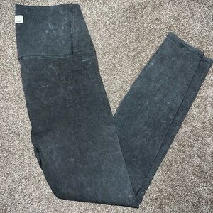 Vuori Studio 7/8 Leggings Washed Charcoal Gray Pants size XS Sold Out